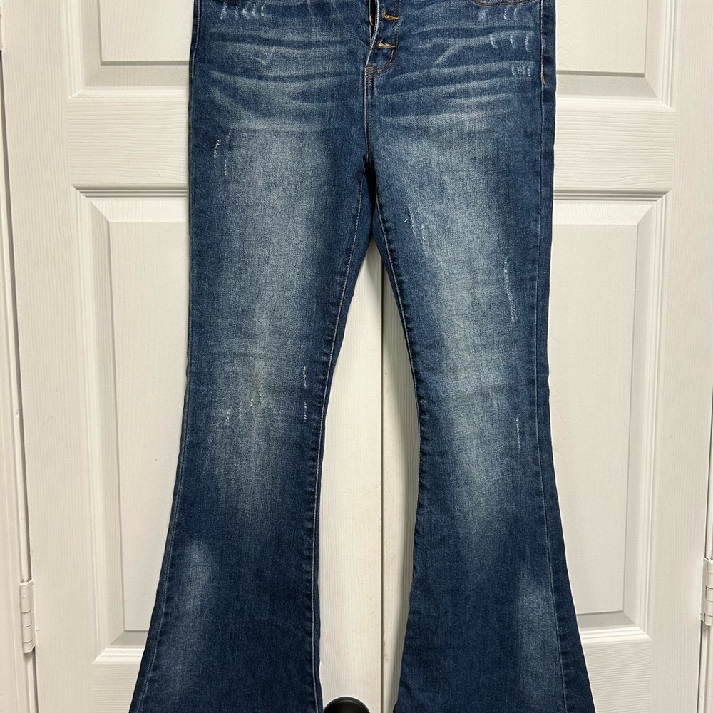 Risen high rise button fly flares. Size 9